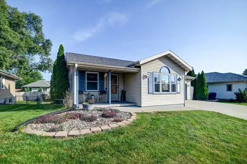 928 Acker Pkwy, Deforest, WI 53532