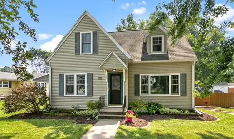 204 4th St, Waunakee, WI 53597