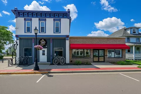 200 W 204 W Main St, Waunakee, WI 53597