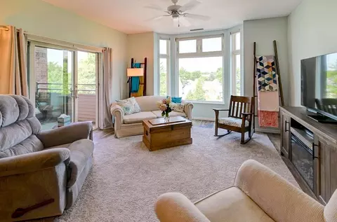 301 Harbour Town Dr #326, Madison, WI 53717