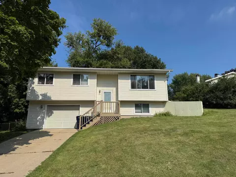 237 Valley Dr, Janesville, WI 53546