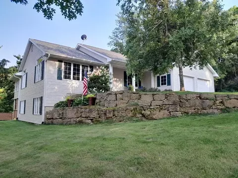 925 Reddy Dr, Platteville, WI 53818