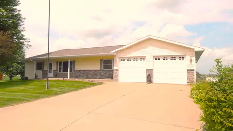 704 E North St, Dodgeville, WI 53533