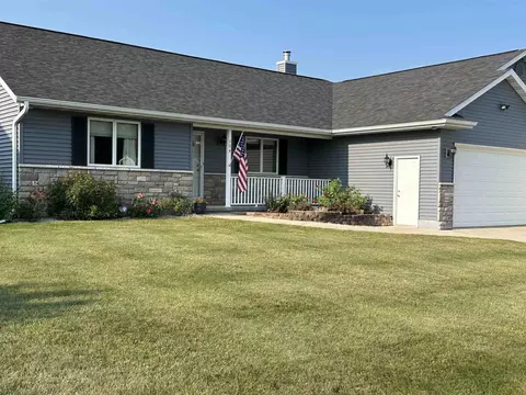 104 Prairie View Dr, Beaver Dam, WI 53916