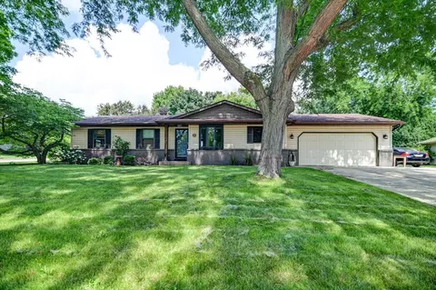 453 Nottingham Rd, Stoughton, WI 53589