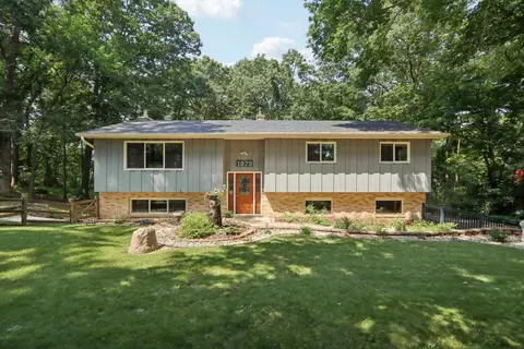 1879 Briarwood Ln, Fitchburg, WI 53575