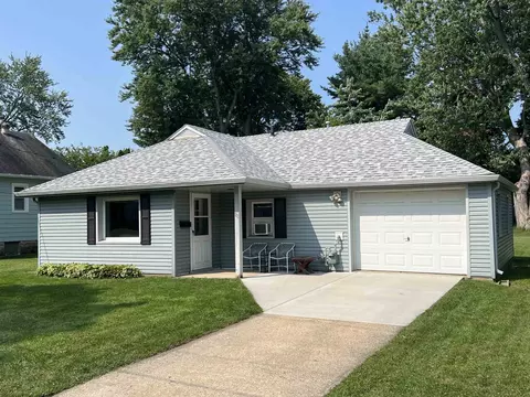111 N Pine St, Janesville, WI 53548