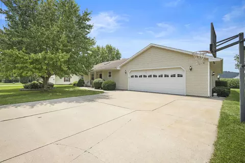 1800 Blue Mounds St, Black Earth, WI 53515