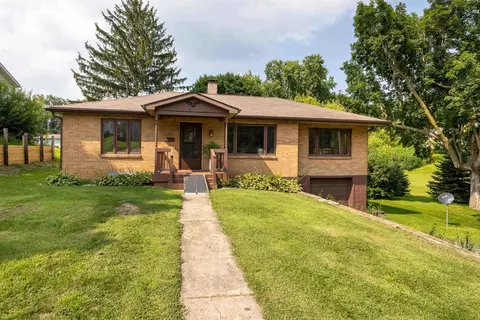 610 E Cornelia St, Darlington, WI 53530