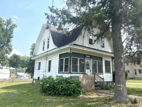 430 Roosevelt St, Rio, WI 53960