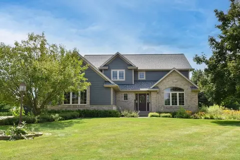n66w35950 Farmstead Ct, Oconomowoc, WI 53066