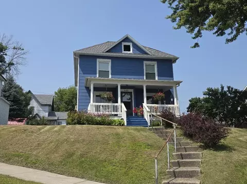 605 Academy St, Elroy, WI 53929