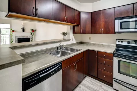901 Harbor House Dr #5, Madison, WI 53719