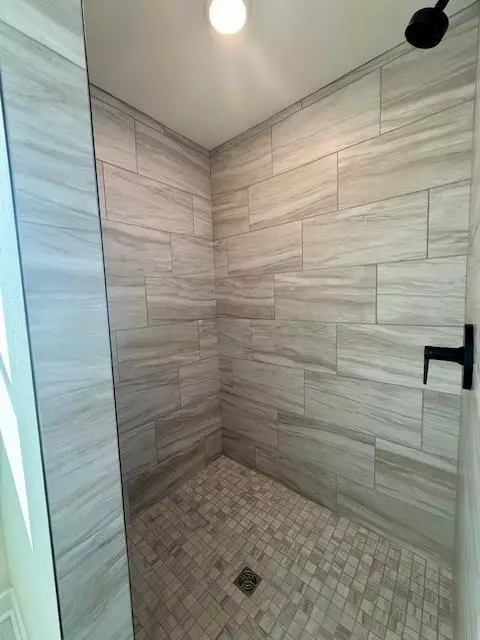 Bath - 4148 Fox Forest Way, Deforest, WI 53532 photo 4 of 10