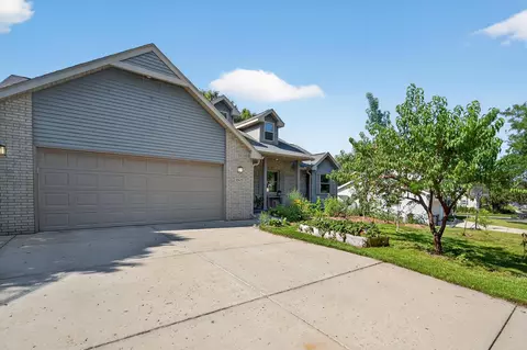 1823 Buckingham Rd, Stoughton, WI 53589