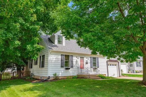 102 Maple St, Sun Prairie, WI 53590