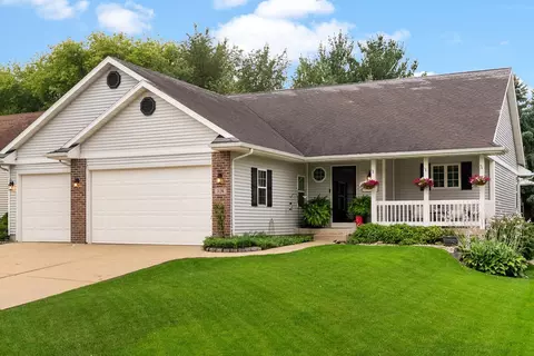 326 N Heatherstone Dr, Sun Prairie, WI 53590