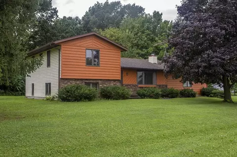 1981 Circle High Rd, Cottage Grove, WI 53527