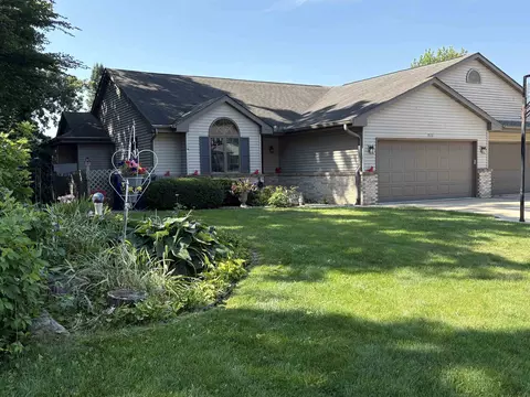 3532 Briar Crest Dr, Janesville, WI 53546