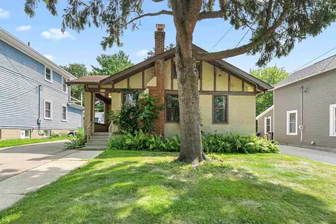 133 Walnut St, Beaver Dam, WI 53916
