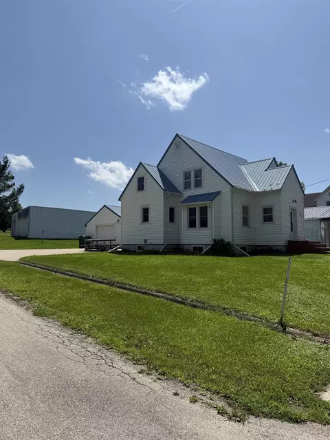 501 S Main St, Farmersburg, IA 52047