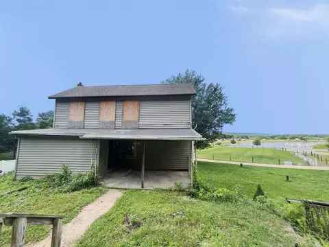 1447 Bluff Rd, Hazel Green, WI 53811