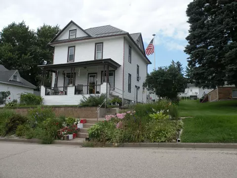 610 1st St, Bloomington, WI 53804