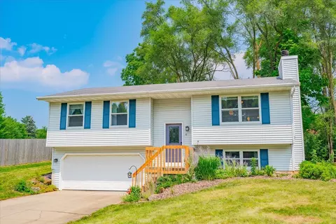 6 Arther Ct, Madison, WI 53713