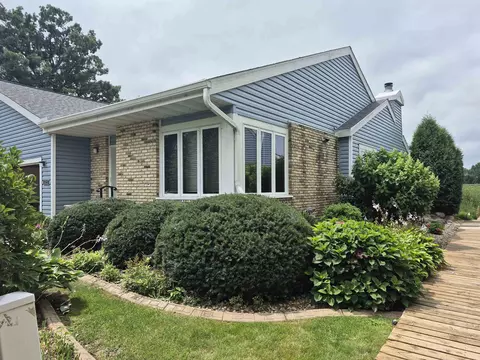 5325 Lighthouse Bay Dr, Madison, WI 53704