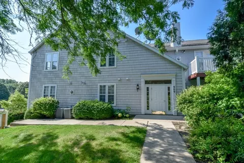 909 Harbor House Dr #1, Madison, WI 53719