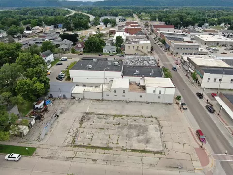 226 E Blackhawk Ave, Prairie Du Chien, WI 53821