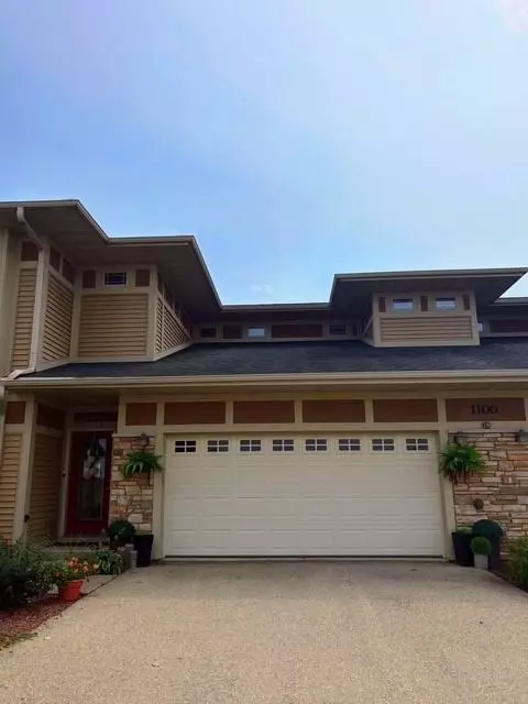 1100 W Pleasant St #3, Portage, WI 53901