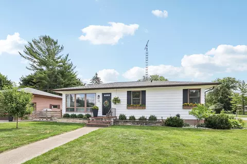 516 Clover Ln, Fort Atkinson, WI 53538