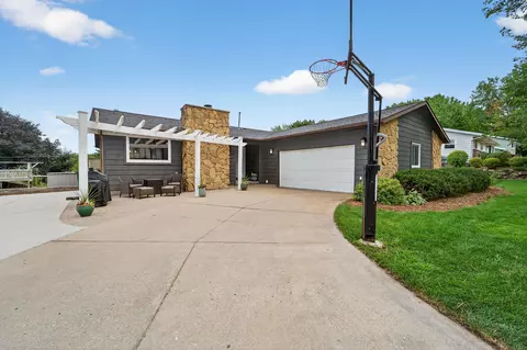 3392 Swinburne Dr, Mcfarland, WI 53558
