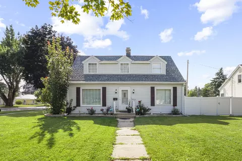 802 Macarthur Dr, Beaver Dam, WI 53916