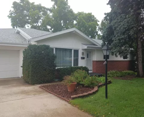 407 Badger Dr, Evansville, WI 53536
