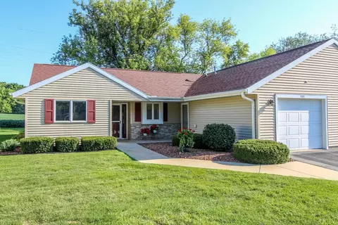 105 Buckingham Ct, Cambridge, WI 53523