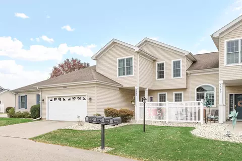 3343 N Stone Creek Cir, Madison, WI 53719