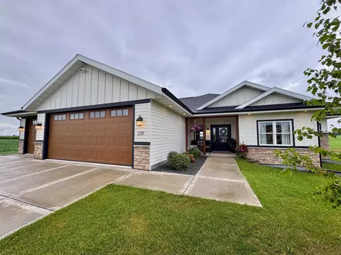 219 Chickadee Ln, Sauk City, WI 53583