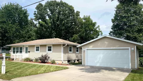 201 Merton Ave, Lodi, WI 53555