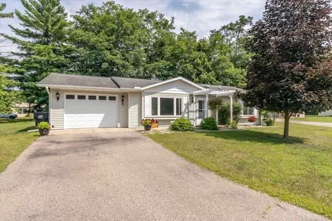 402 B Quincy St, Friendship, WI 53934