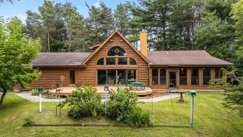 w8874 Deer Run Trail, Cambridge, WI 53523