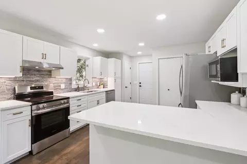 616 S 1st St, Mount Horeb, WI 53572