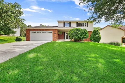 9 Newport Cir, Madison, WI 53719