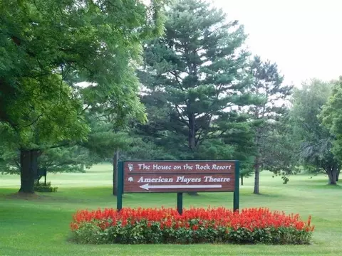 1609 S Springs Dr, Spring Green, WI 53588