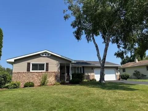 318 Eilbes Ave, Beaver Dam, WI 53916