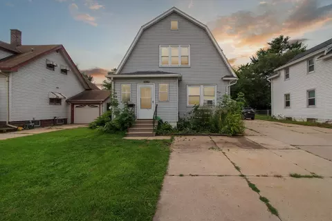 1050 Center Ave, Janesville, WI 53546