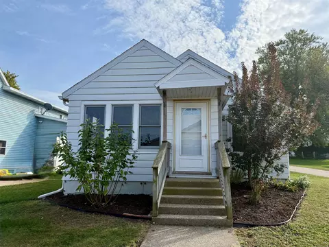 211 E Chapel St, Dodgeville, WI 53533