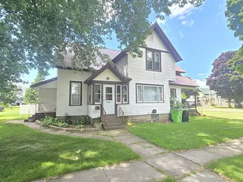 303 W Brown St, Waupun, WI 53963