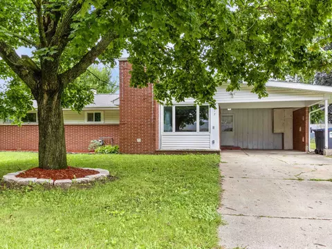 713 E Columbine Dr, Beloit, WI 53511